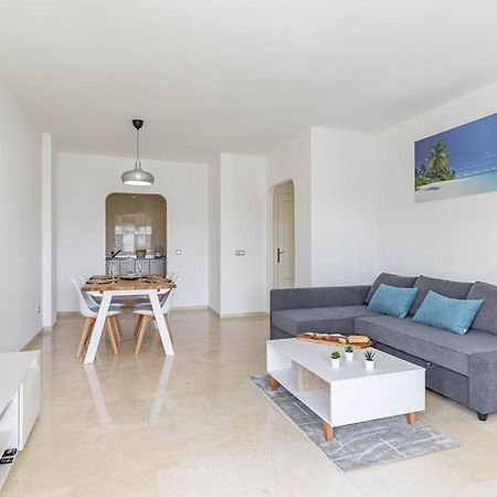 Stylish One Bed Apartment At Matchroom Country Club フエンヒロラ エクステリア 写真