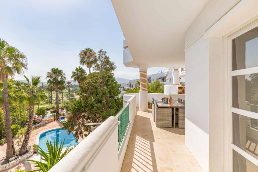 Stylish One Bed Apartment At Matchroom Country Club フエンヒロラ エクステリア 写真