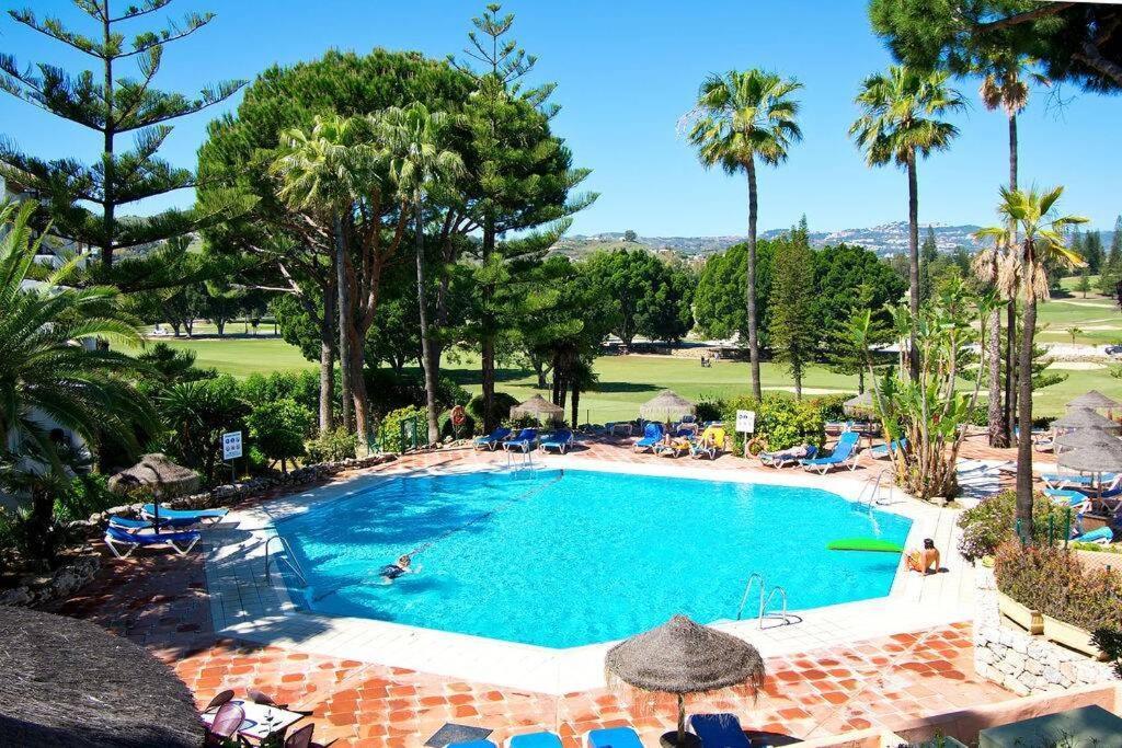 Stylish One Bed Apartment At Matchroom Country Club フエンヒロラ エクステリア 写真