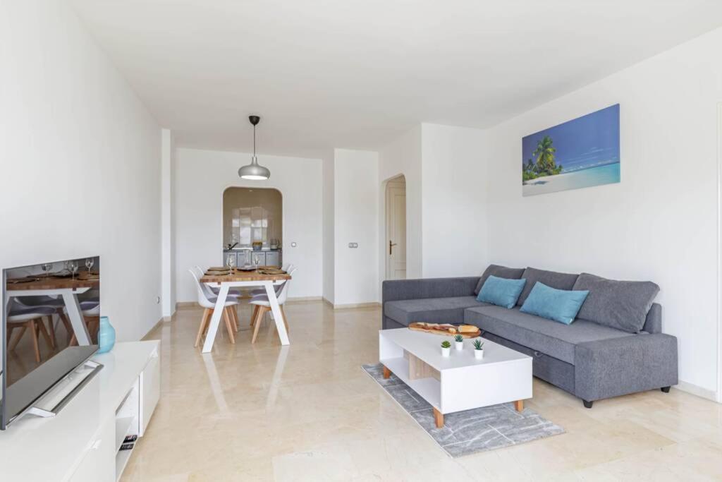 Stylish One Bed Apartment At Matchroom Country Club フエンヒロラ エクステリア 写真