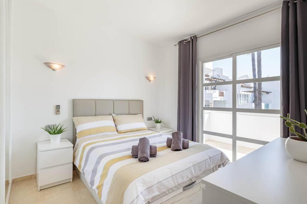 Stylish One Bed Apartment At Matchroom Country Club フエンヒロラ エクステリア 写真