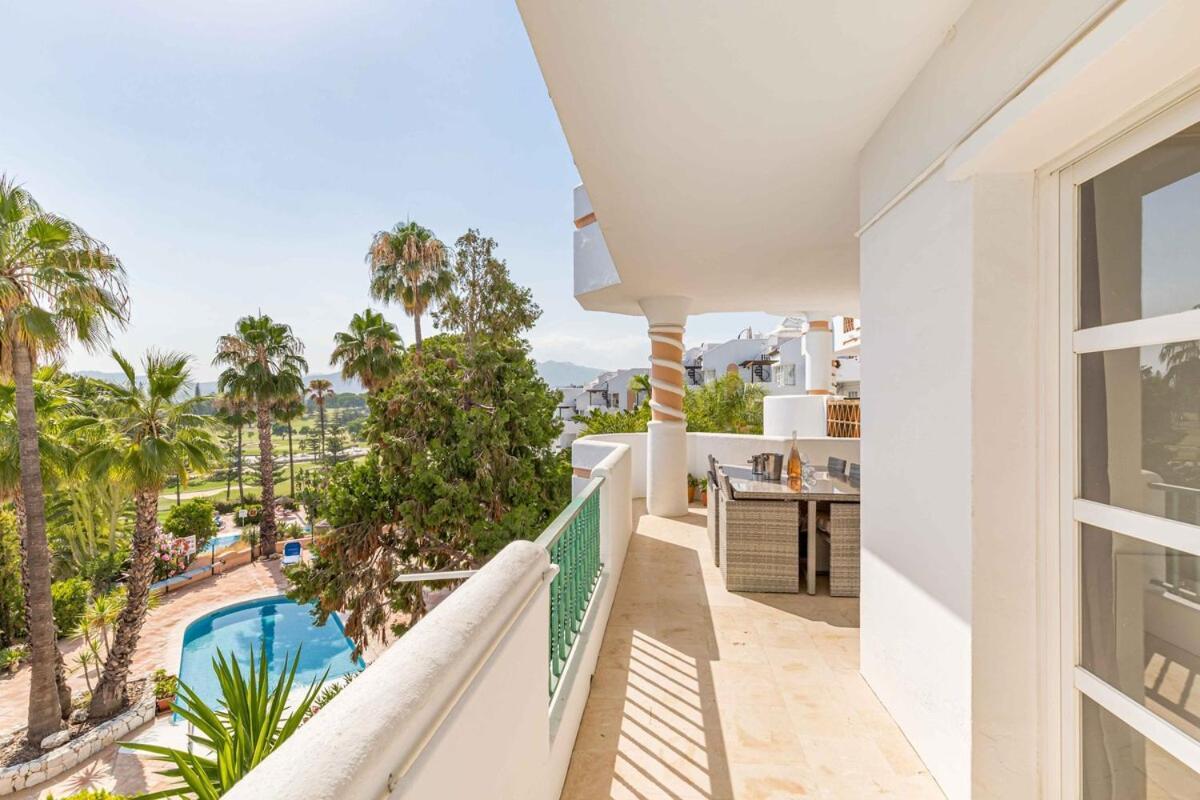 Stylish One Bed Apartment At Matchroom Country Club フエンヒロラ エクステリア 写真