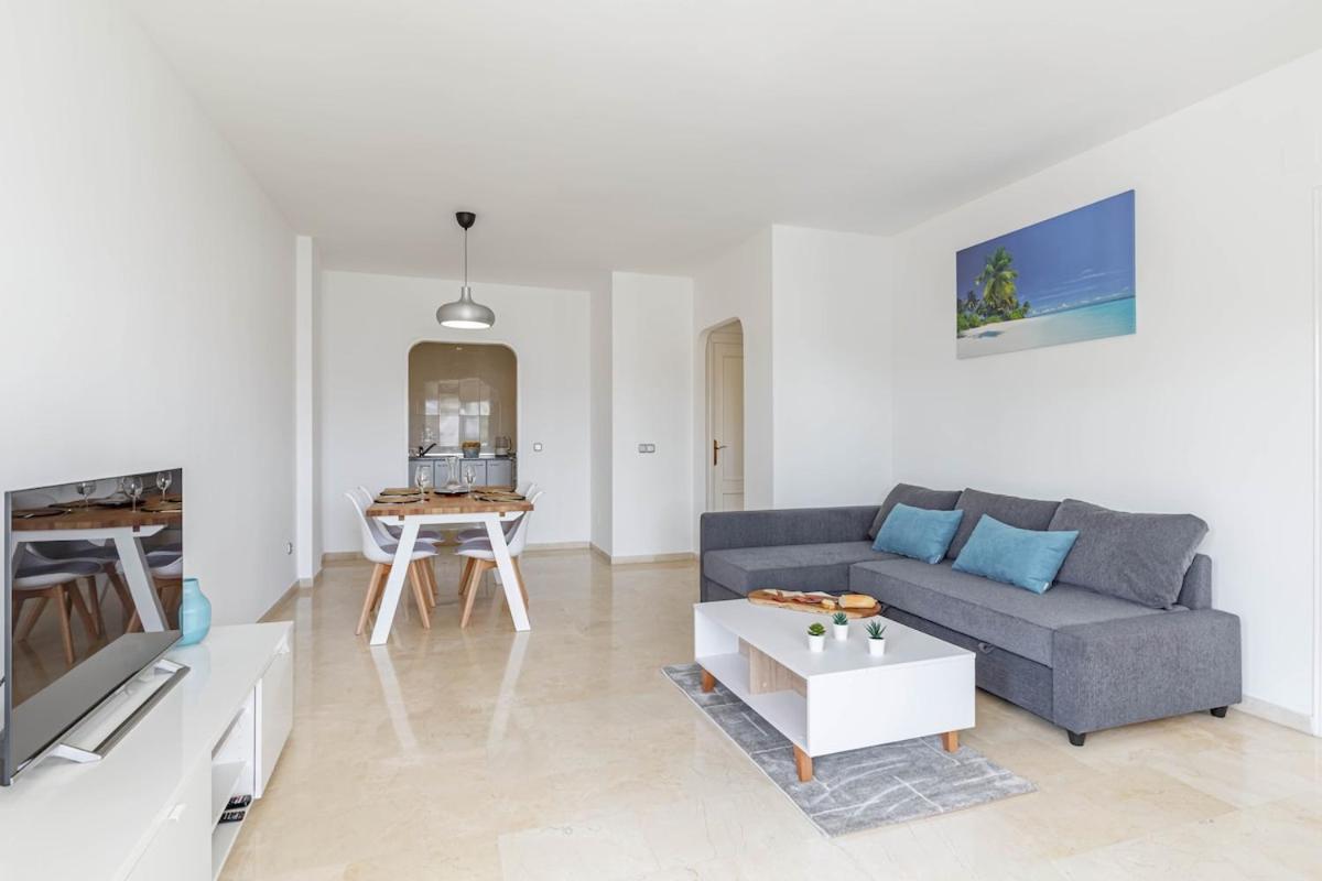 Stylish One Bed Apartment At Matchroom Country Club フエンヒロラ エクステリア 写真