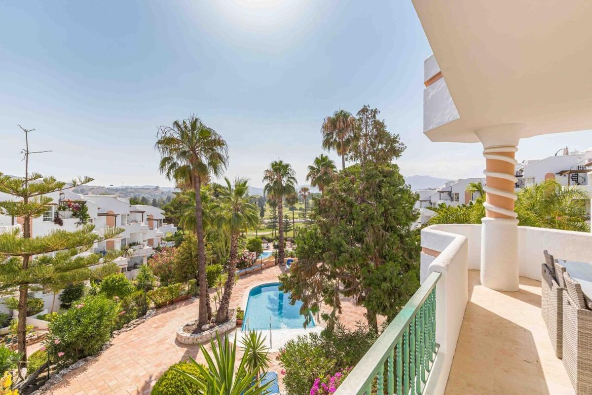 Stylish One Bed Apartment At Matchroom Country Club フエンヒロラ エクステリア 写真