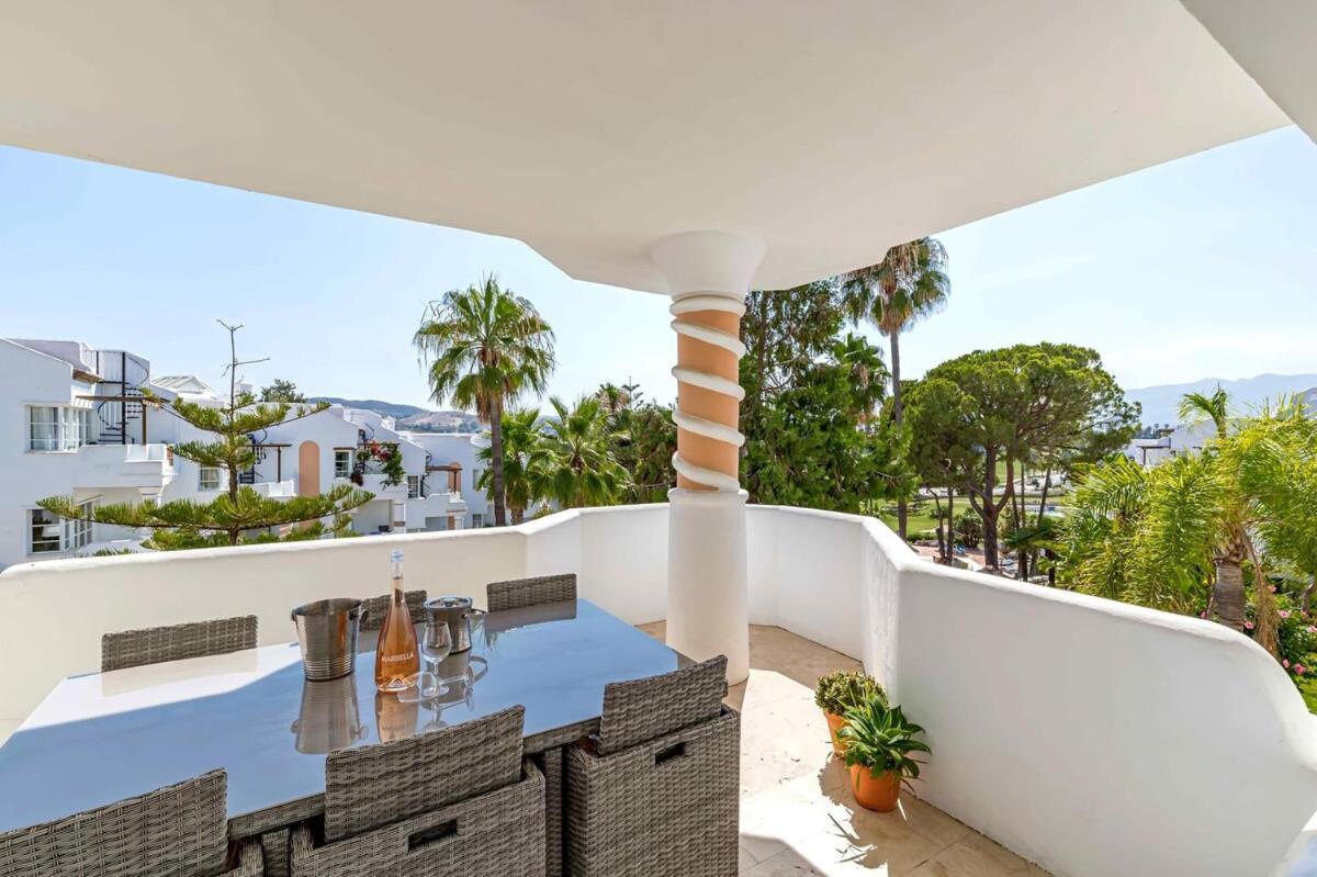 Stylish One Bed Apartment At Matchroom Country Club フエンヒロラ エクステリア 写真